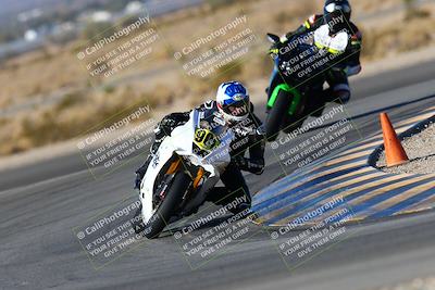 media/Jan-09-2022-SoCal Trackdays (Sun) [[2b1fec8404]]/Turn 11 (935am)/